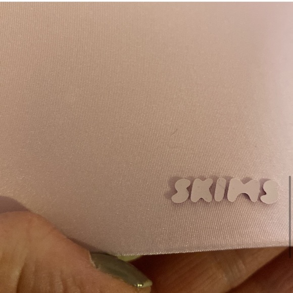 Skims Strapless Bra - Picture 6 of 9